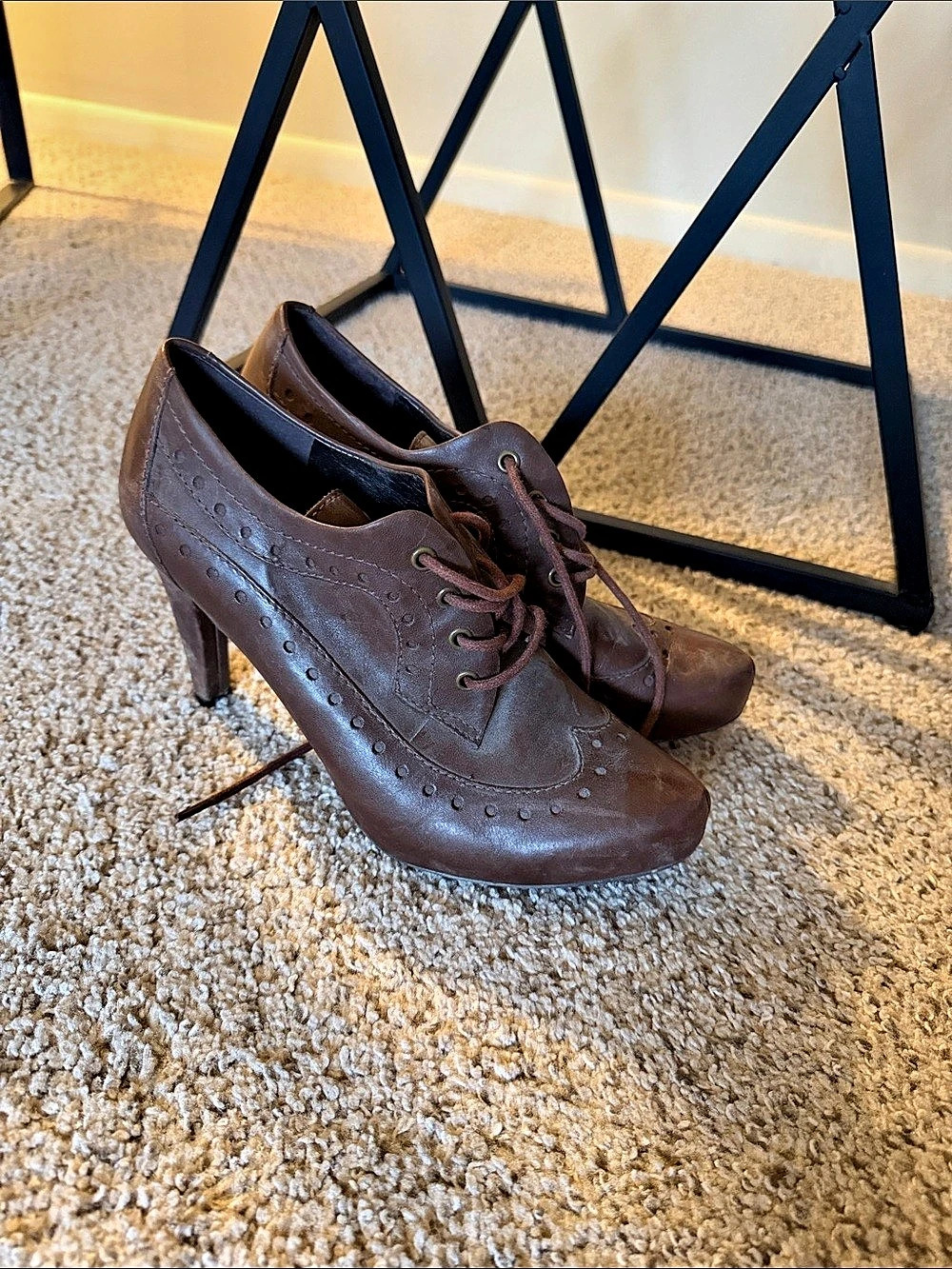 Easy spirit size 8 1/2 Brown Perforated Lace-Up Heels